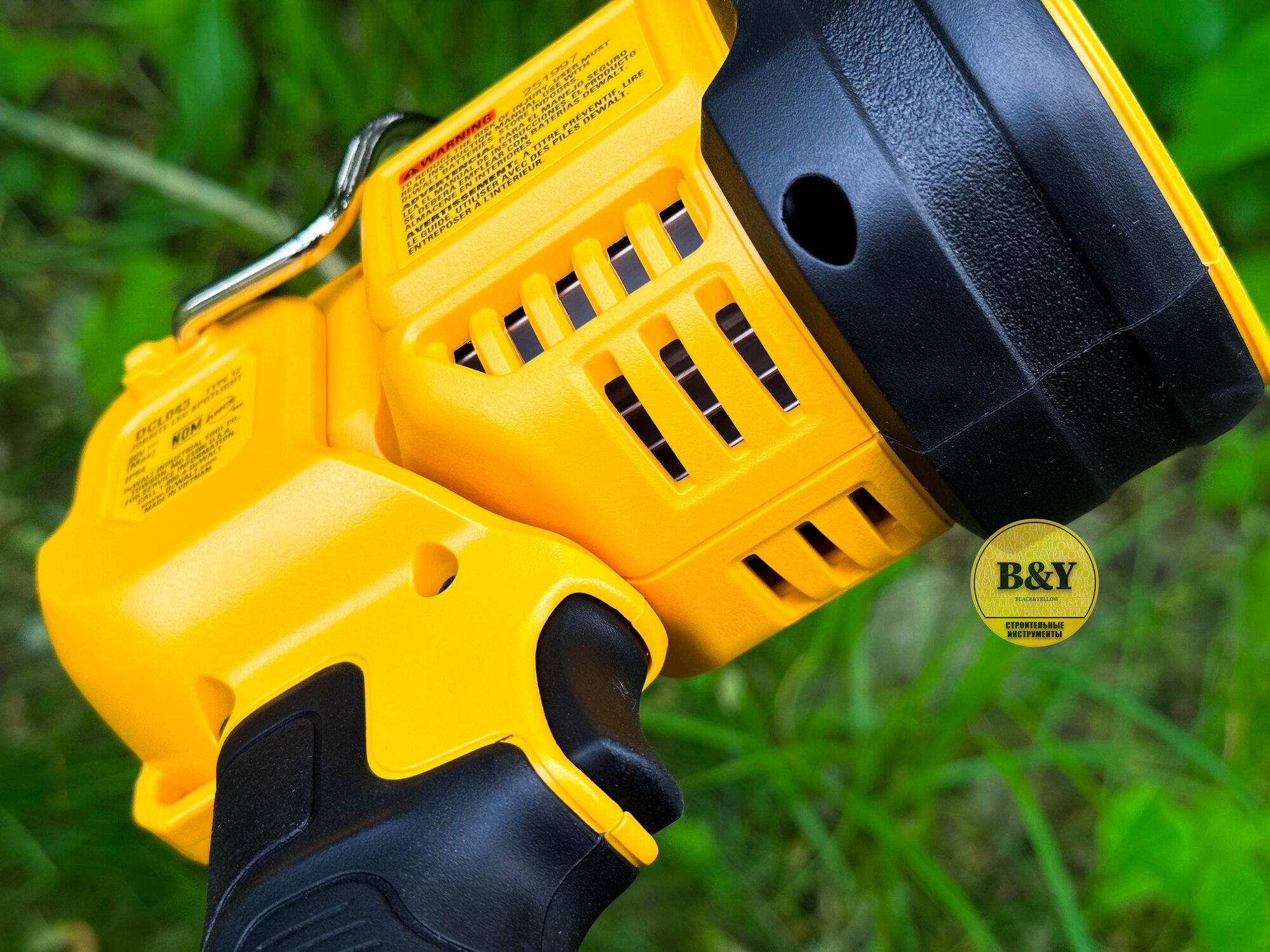 Аккумуляторный фонарь DEWALT DCL043 20В — фото 1