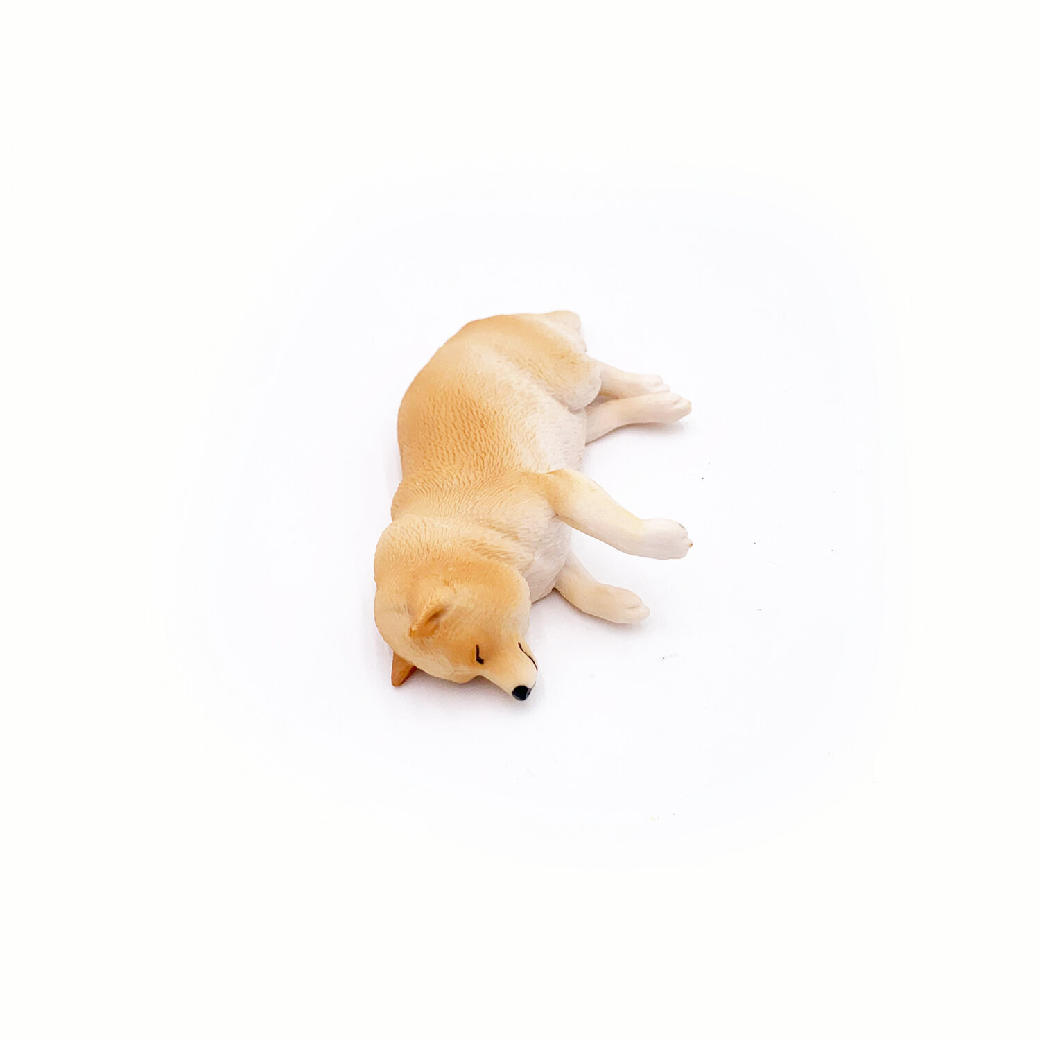 Фигурка Сиба-ину (собака спит на боку)