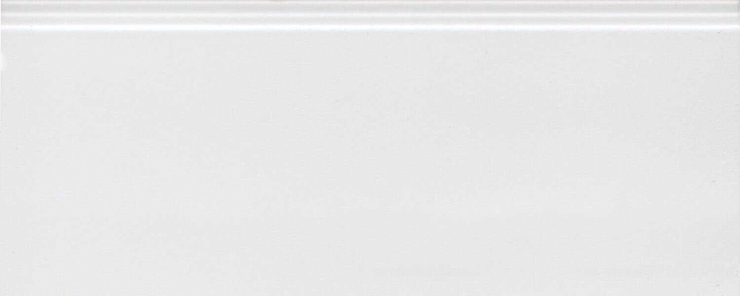 FMF001R Плинтус Магнолия белый матовый обрезной 30х12 Цена за 1 шт.