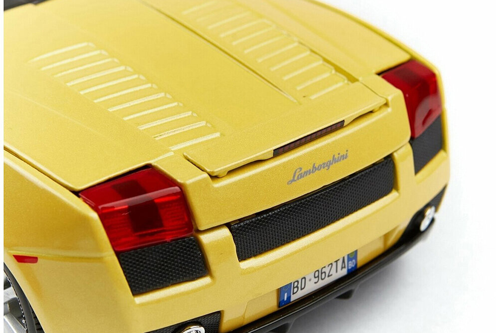 Bburago Коллекционная машинка 1:18 Lamborghini Gallardo Spyder, 18-12016, желтая - фото №19