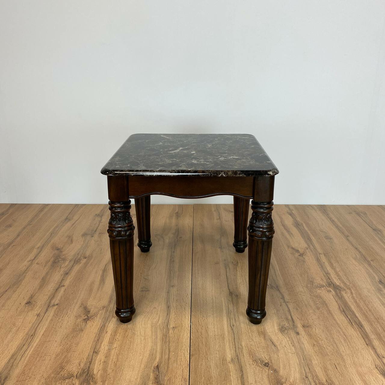 фото Стол журнальный North Shore, мраморная столешница, массив дерева, 66 x 60 x 61см