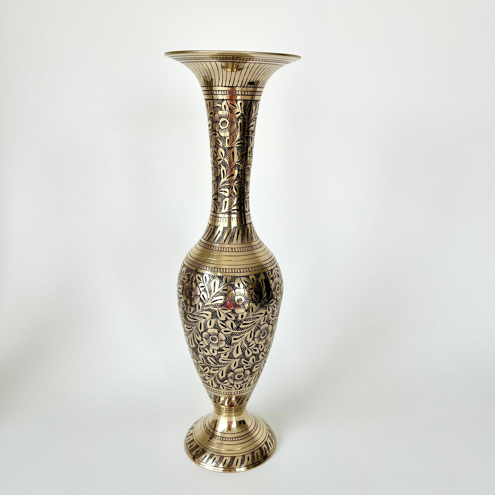 фото Ваза металлическая, латунь, Индия, высота 32см, диаметр 10см, 685гр, золотистого цвета
