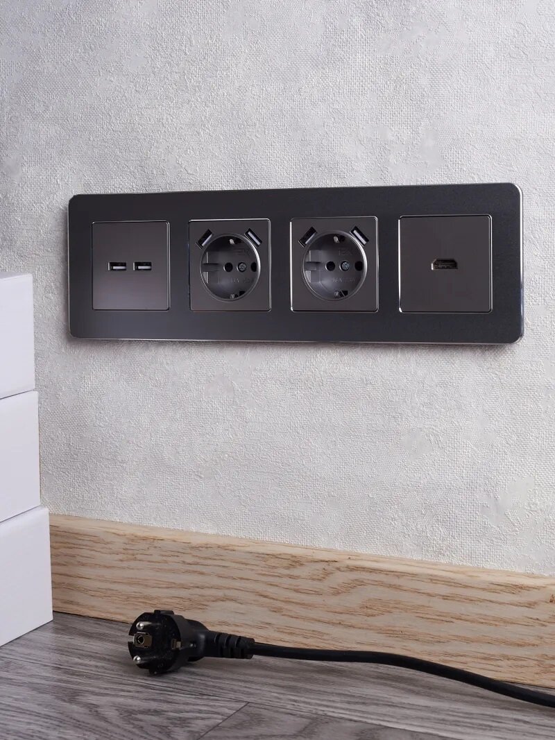 Розетка USB встраиваемая IEK Brite РЮш10-1-БрС с заземлением цвет сталь - фото №9