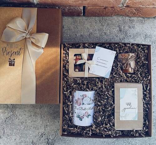 Изображение товара Подарочный набор PERFECT PRESENT "Лучшая мама", с чаем, конфетами и кружкой, подарочная упаковка