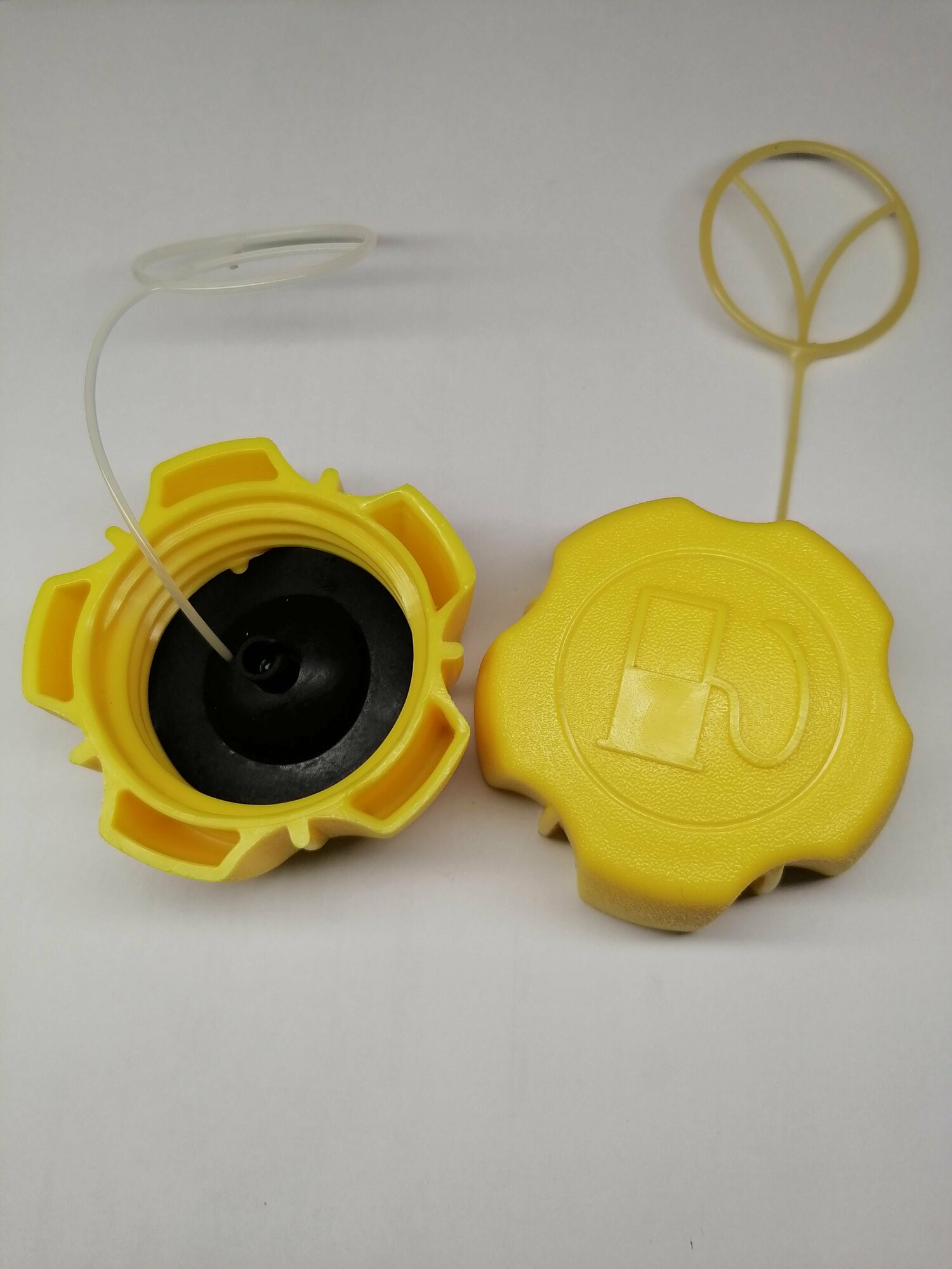 фото Пробка бензобака для газонокосилки CHAMPION до 2019 г / 25170050110