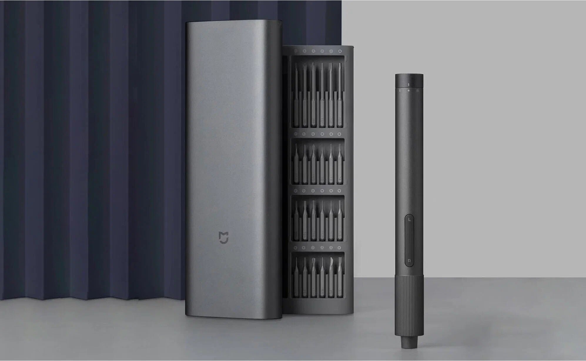 Изображение Аккумуляторная отвертка Xiaomi Electric Screwdriver 24 in 1 (MJDDLSD003QW) черный