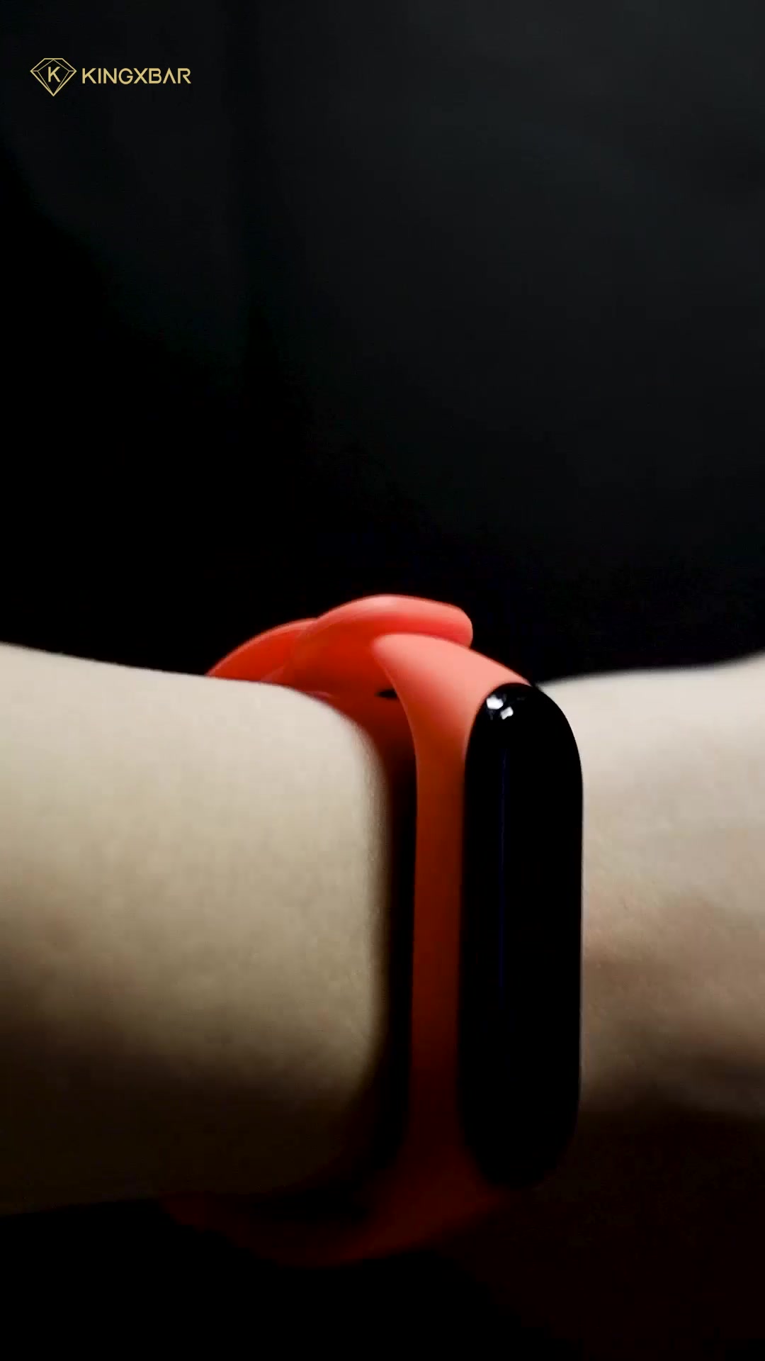 Силиконовый ремешок для Xiaomi Mi Band 5, 6 и 7 / Браслет на смарт часы / Белый космос — фото 1