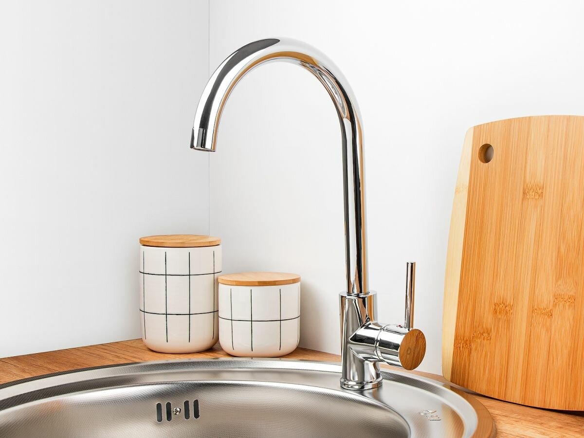 Смеситель для кухни AV ENGINEERING серия HOP с высоким поворотным изливом (AVHOP4-B996-649) — фото 1