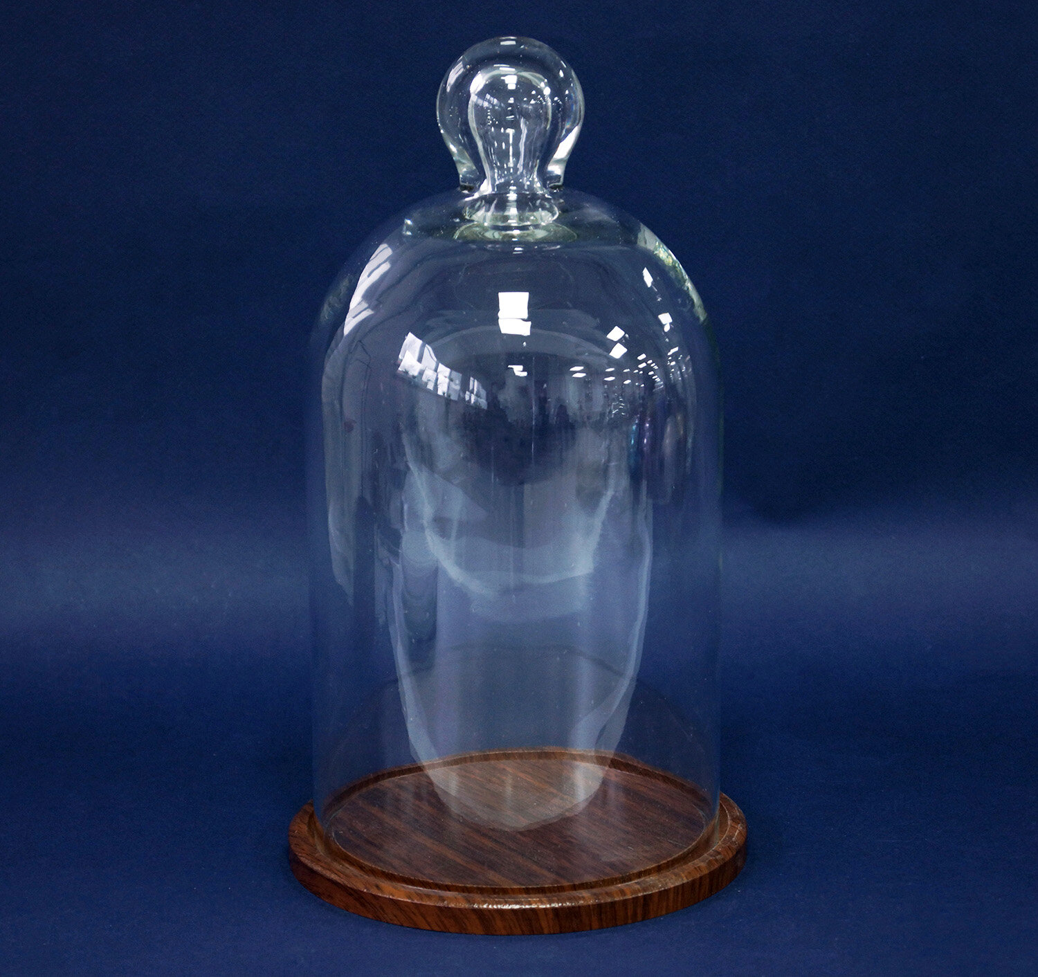 Колпак Родрик-2 средний с шариком на деревянной подставке коричневой