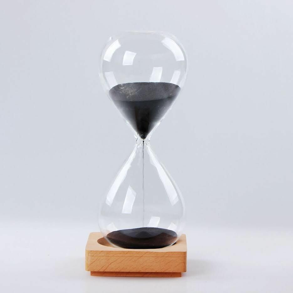 Песочные часы с деревянной подставкой на 5 минут