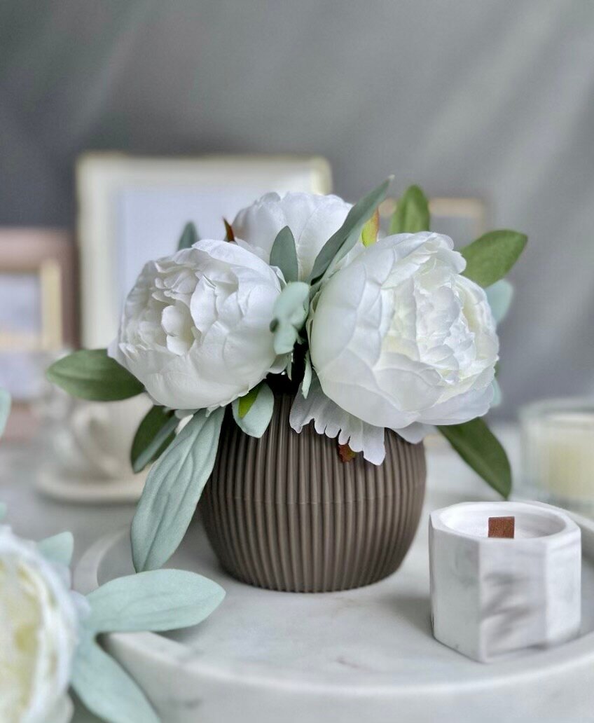 Искусственные пионы в кашпо / Искусственные цветы в горшке / Цветочная композиция для декора, 18 см, белый