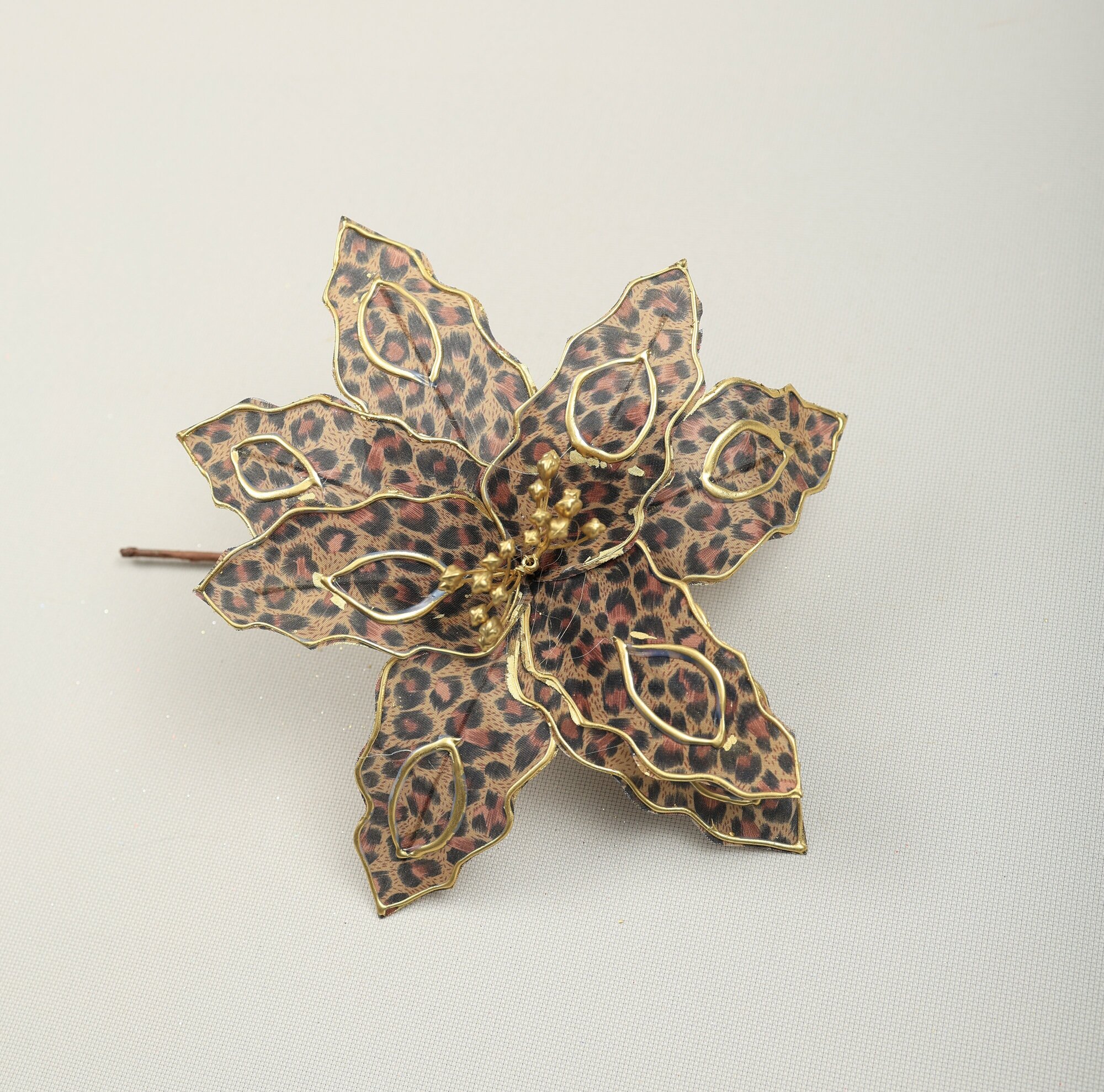 Цветок искусственный декоративный новогодний, d 27 см, цвет леопард