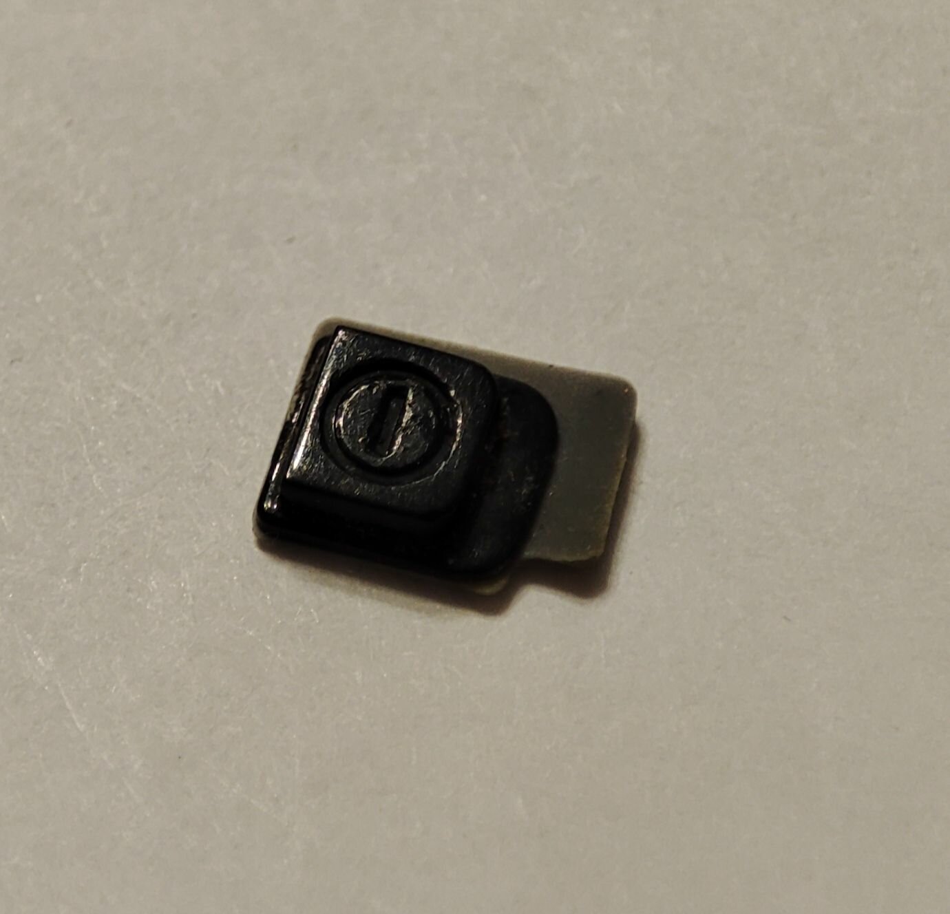 Комплект боковых кнопок. Толкатель кнопки включения для телефона Sony Ericsson w950i (кнопка включения часть корпуса)
