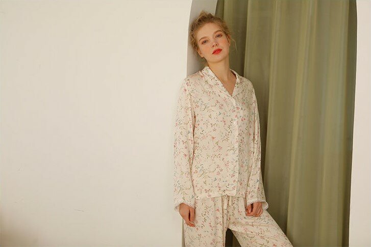 Домашний костюм-пижама шелковая женская с брюками и рубашкой - фотография № 10