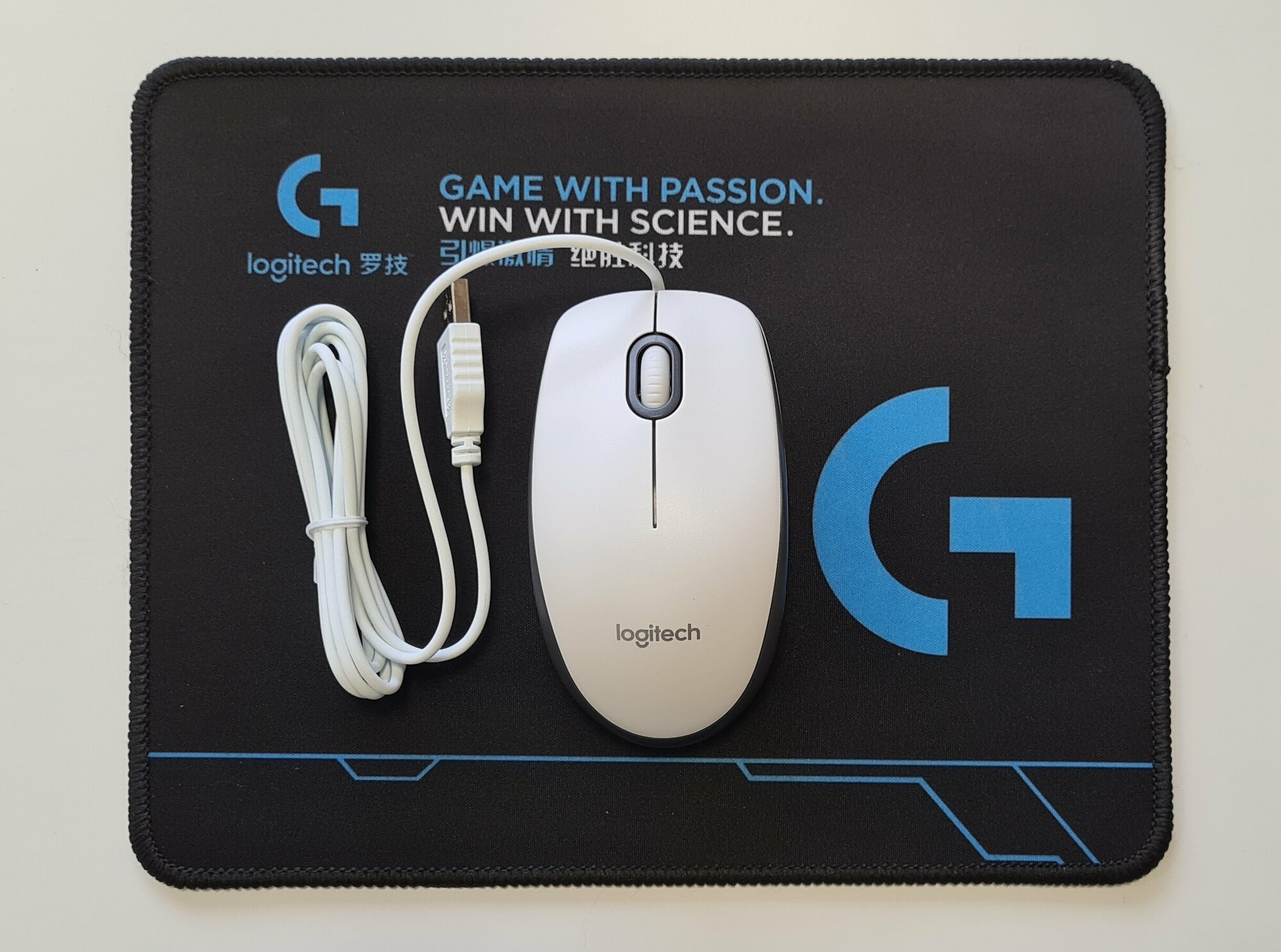 Комплект: Мышь Logitech M100r (белая) + Коврик 260 X 210 X 3мм.