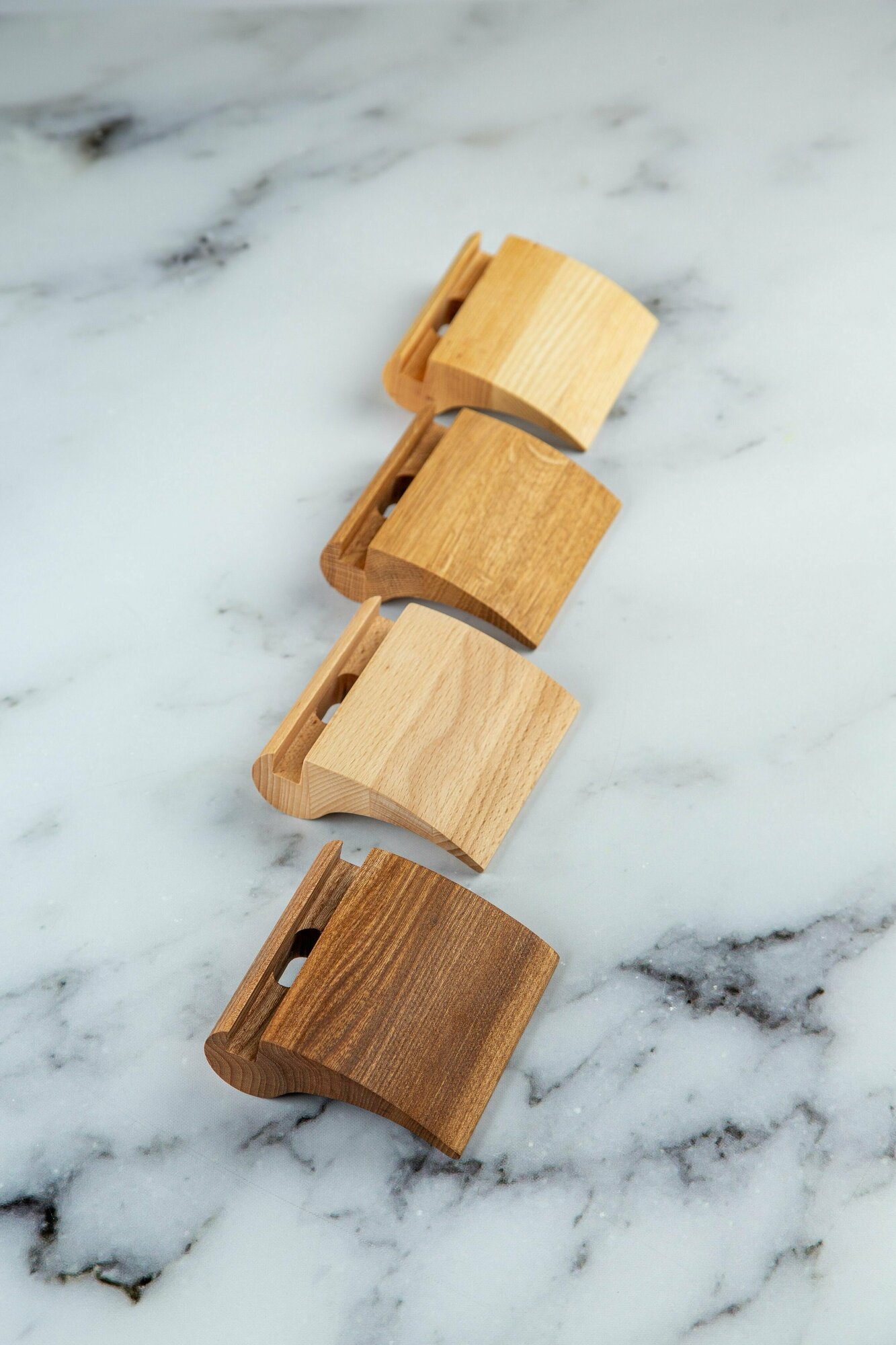 Подставка под телефон №2 ДУБ, 10*10*3,5 (см) — фото 1