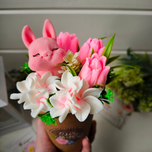 Букет из мыла с зайкой - идеальный подарок на любой праздник