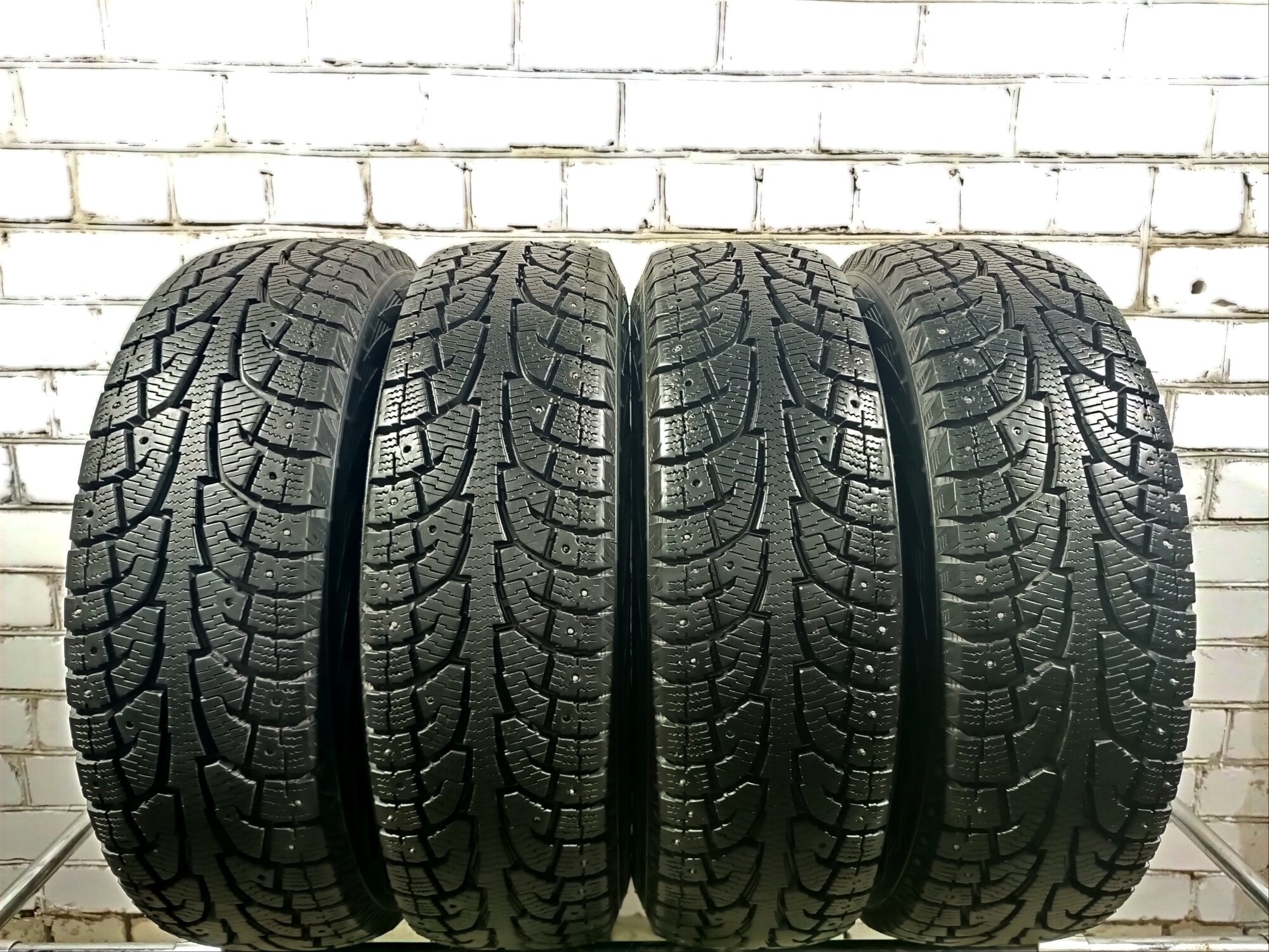 Hankook Winter i'Pike X W429A 205/75 R15