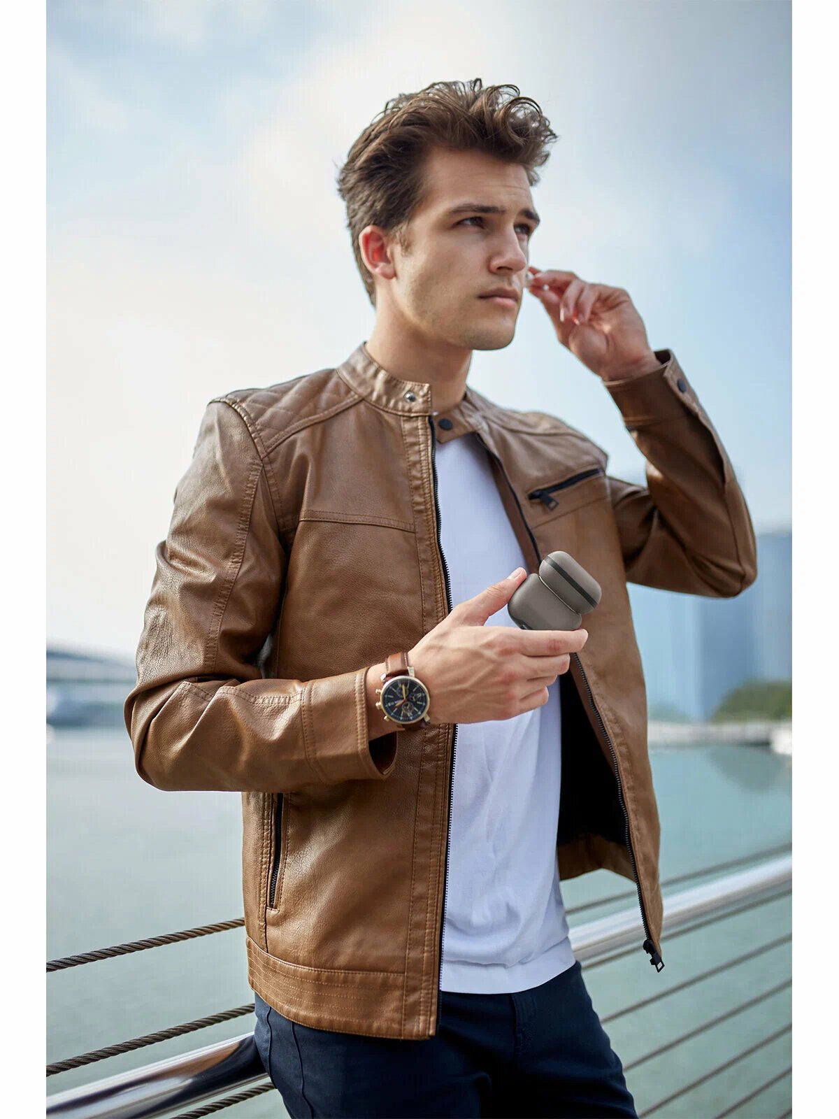 Кожаный чехол с ремешком Uniq Lyden DS для AirPods 4, серый (FLINT GREY) — фото 1