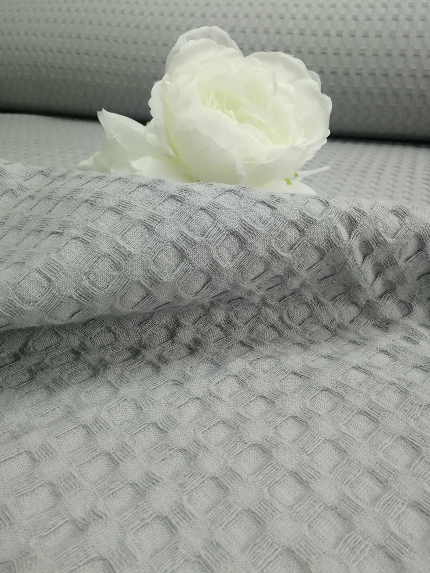 фото Ткань для шитья и рукоделия. Греческая вафля (Соты) светло-серая, вафельное полотно, ткань для покрывал/ плед , хлопок -100%, отрез 100x240см