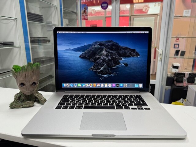 15,6" Ноутбук Apple MacBook Pro 2013, 2880x1800, Intel Core i7 2.4 ГГц, RAM 8 ГБ, SSD 256 ГБ, NVIDIA GeForce GT650M, MacOS