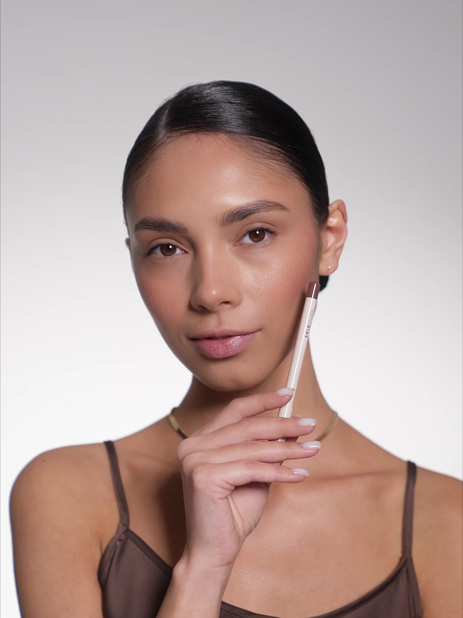 Карандаш для губ SHIKstudio стойкий оттенок GARDA темно-нюдовый LIP PENCIL — фото 1
