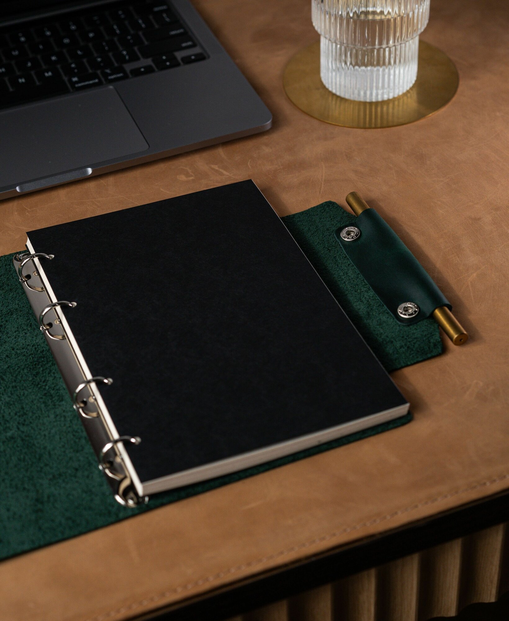 Ежедневник А5 с обложкой из натуральной кожи/Блокнот на кольцах со сменными блоками недатированный — фото 1