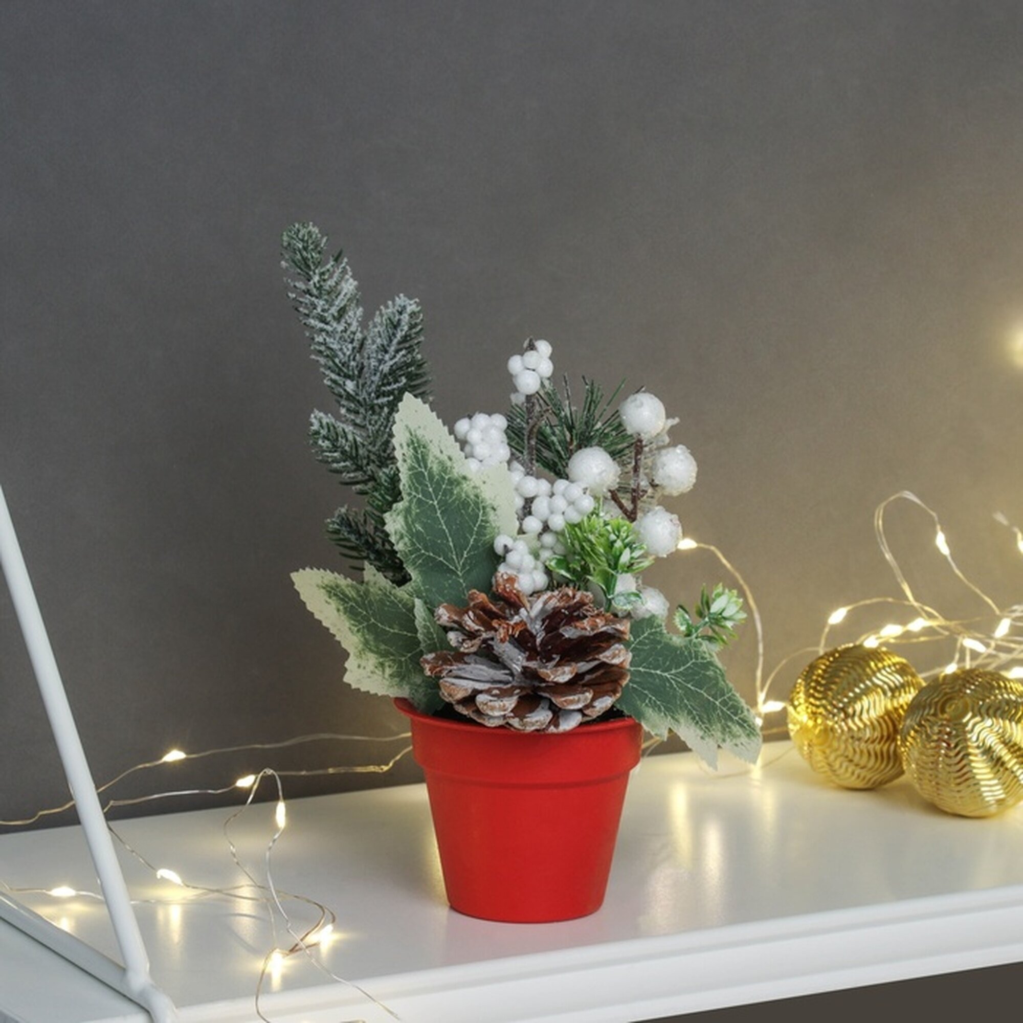 Новогодняя композиция на стол «Зимнее волшебство. Яркий праздник» в горшке 20х7 см