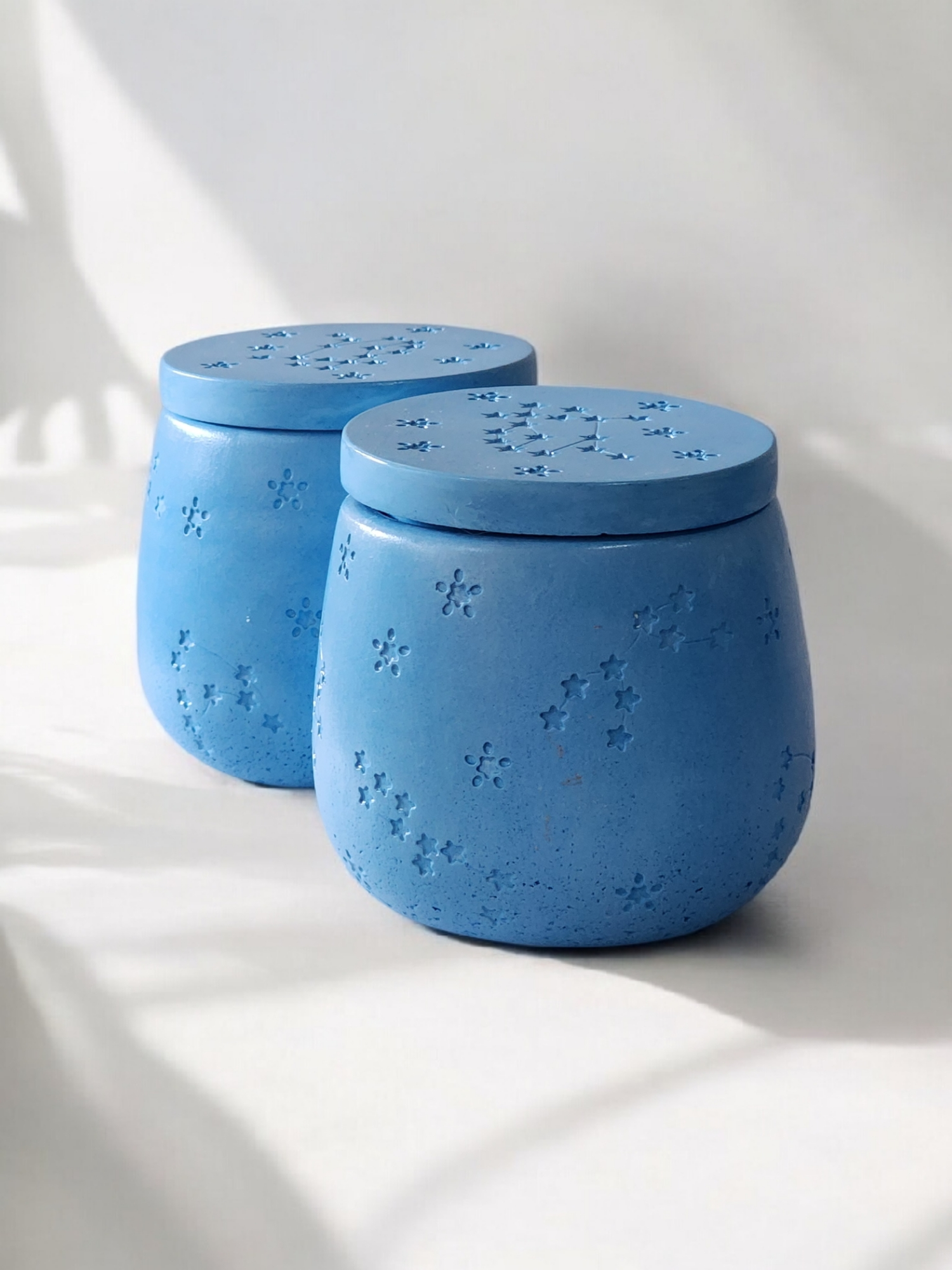 Ароматическая свеча Winter Haven в гипсовом подсвечнике “Звёздная ночь”, 120 мл