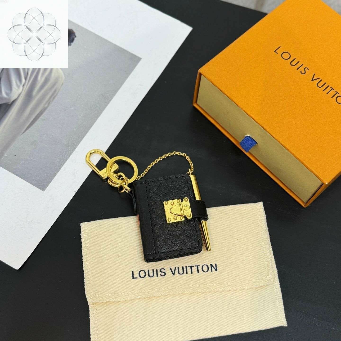 Louis Vuitton Подвеска для брелка для сумки Lila