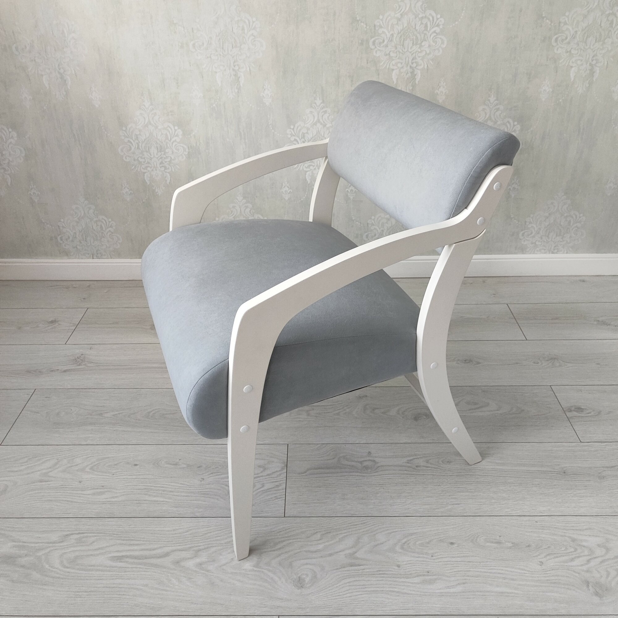 Кресло-стул Комфорт мягкий с подлокотниками, серый молочный
