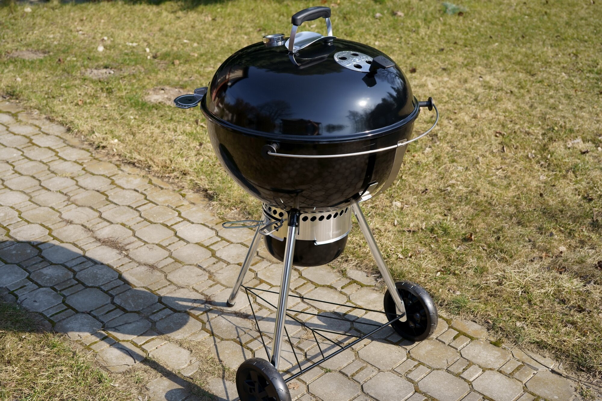 Угольный гриль Weber Master-Touch GBS E-5755