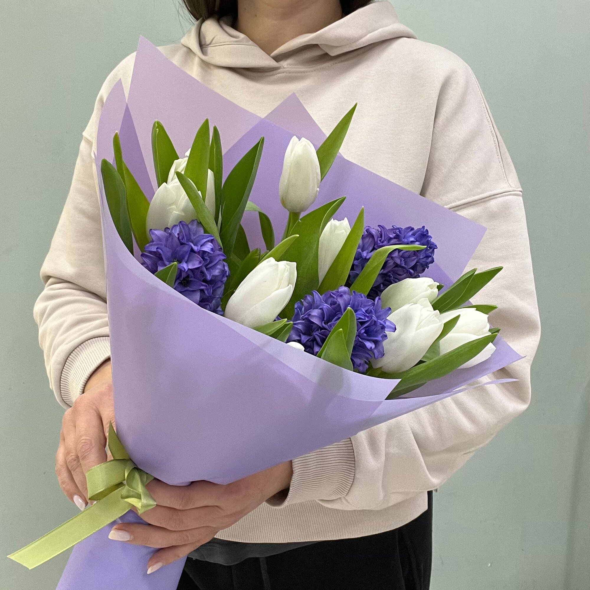 Букет тюльпанов с благоухающими гиацинтами