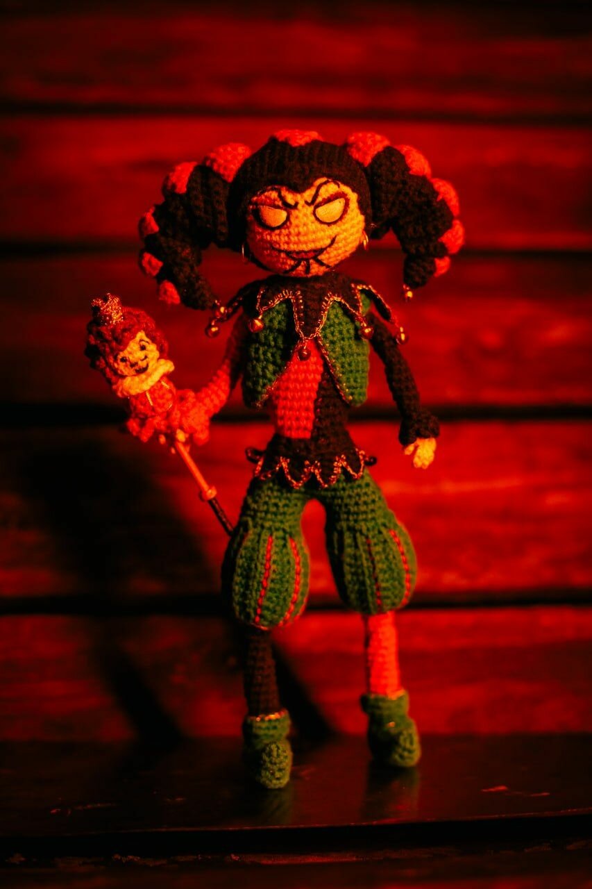 Кукла вязаная ручной работы по мотивам творчества гр. Король и Шут