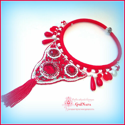 Эксклюзивное украшение, Вышитое биб-колье с кораллом, стразами и кистью, красное