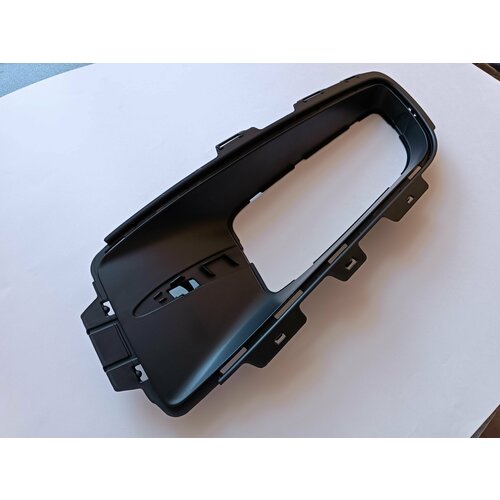 Рамка решетки бампера левая BMW X5 E70