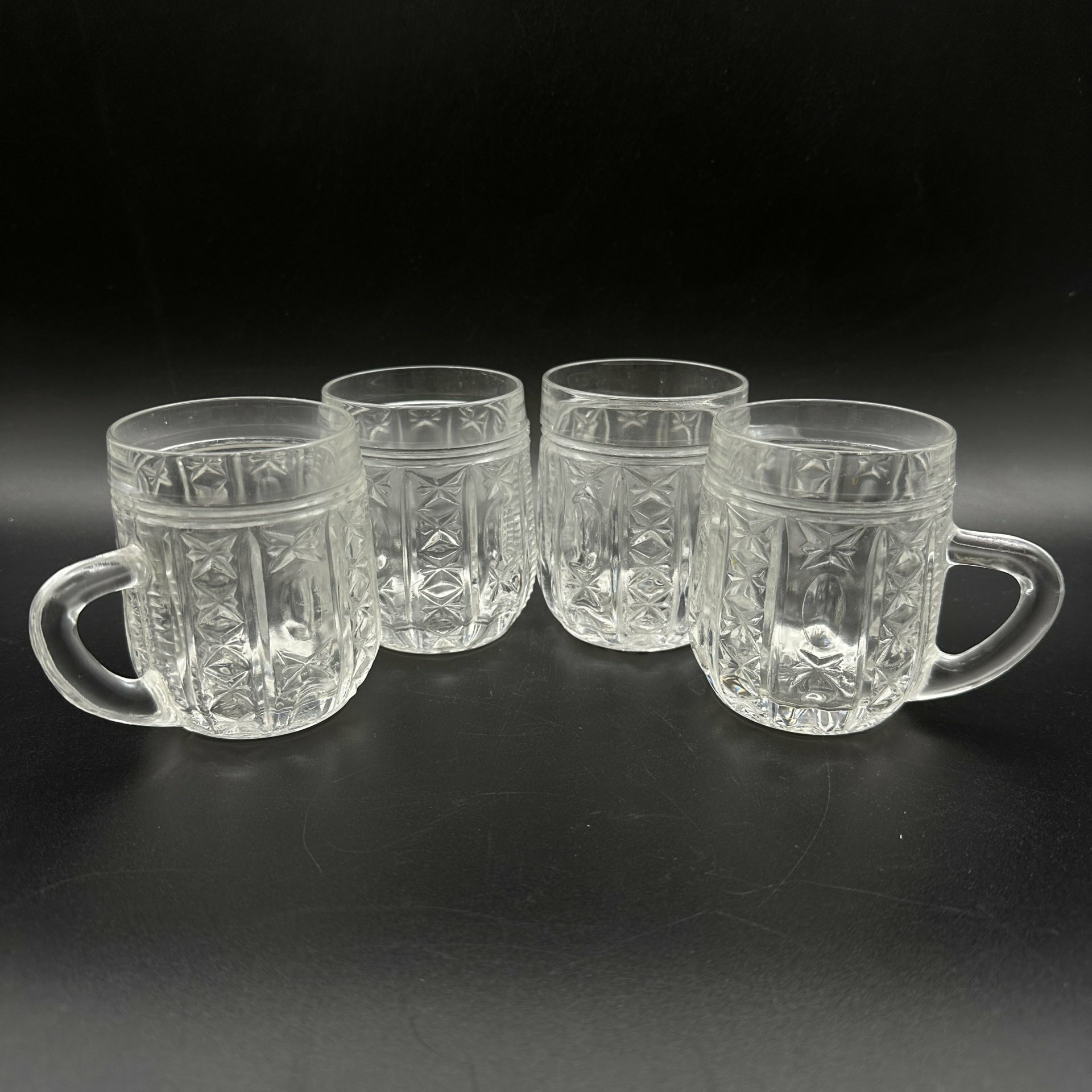фото Набор из 4-х кружек с геометрическим декором, стекло, алмазная грань, СССР, 1970-1990 гг.