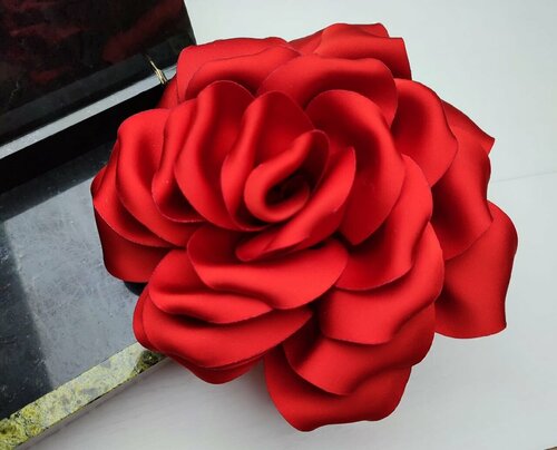 Брошь большой цветок текстильная роза, металл, красный