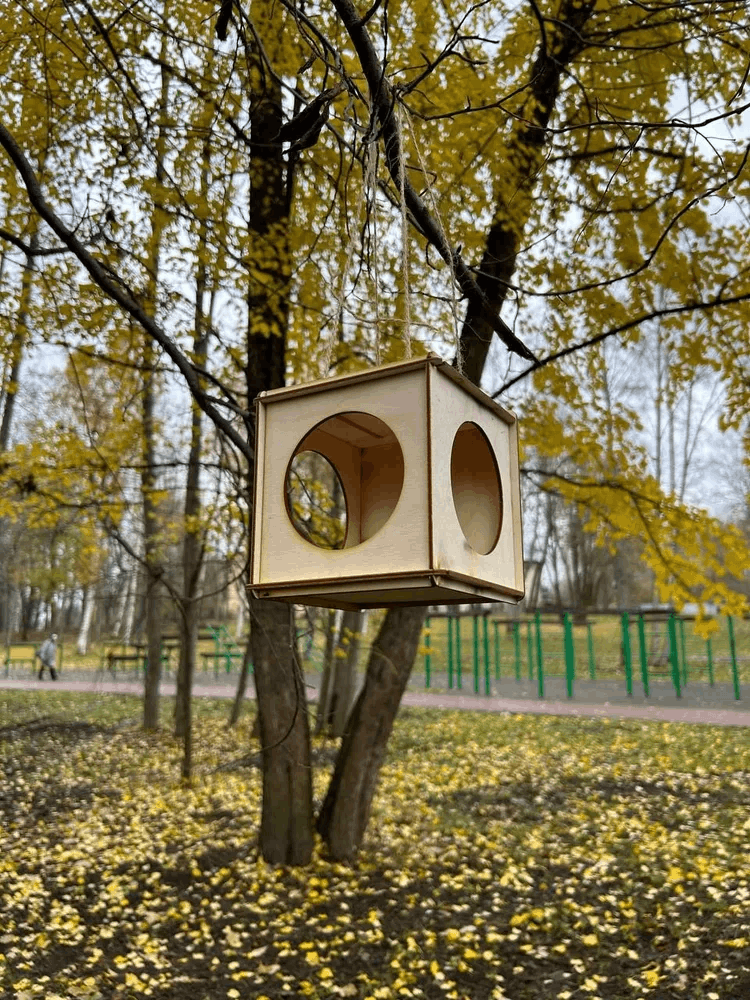 Кормушка для птиц интерактивный куб - скворечник деревянный - фотография № 5