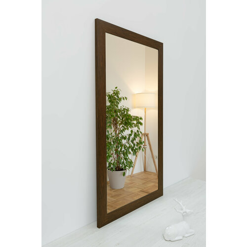 Зеркало интерьерное в раме настенное ЗеркалоОК 50х70 см. Коричневый