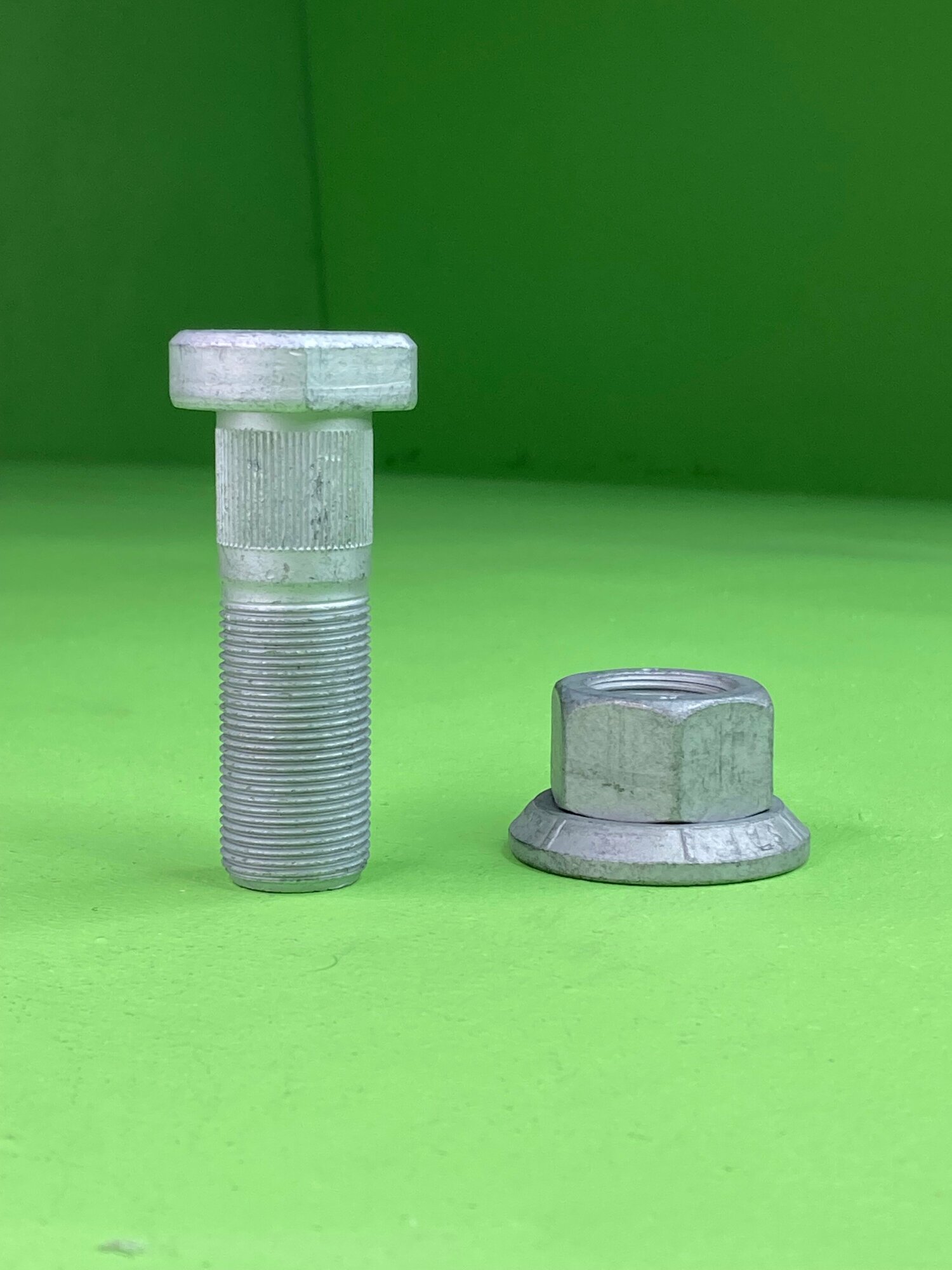 Болт ! M22x1.5x78/66/33 колесный всборе болт. гайка \SAF SKRB 9022K