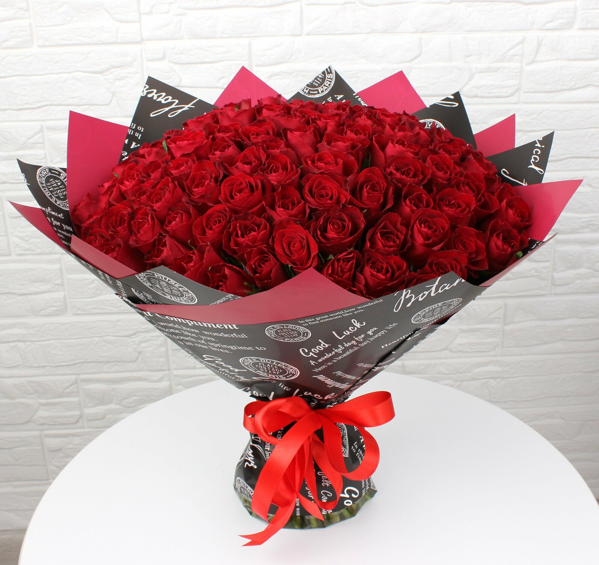 Монобукет The Floreal "Красная роза", 101 цветок, высота 40 см — фото 1