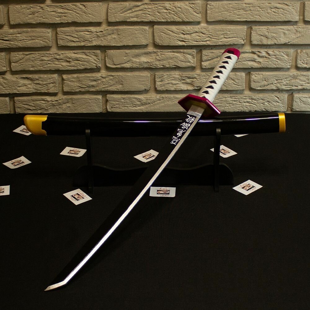 Игрушечное оружие меч, катана, клинок из аниме Клинок рассекающий демонов/Demon Slayer - меч Гию Томиока 70-80 см (дерево)