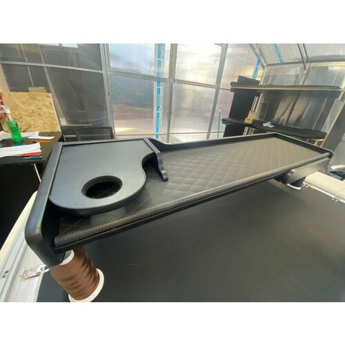 Столик в грузовик для MAN TGX 2 Яруса Чёрная экокожа Серый ромб Черная труба