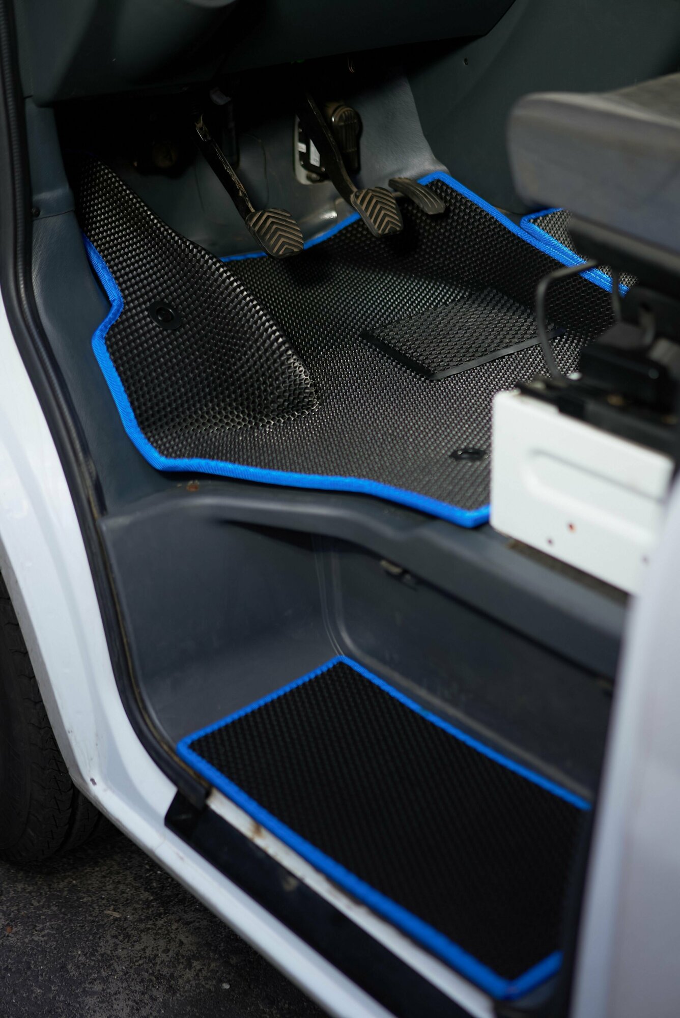 фото Eva ковры на Газель Next (ручка кпп на панели)