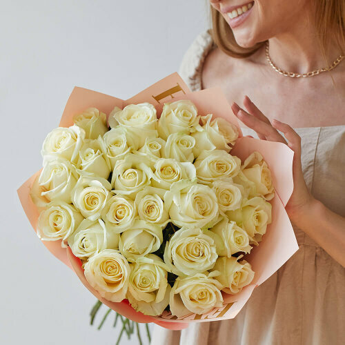 Букет живых цветов, белые розы в букете 29 шт.