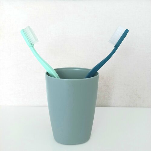 Стакан для зубных щеток пластик цвет зеленый 10 см емкость для хранения аксессуары для ванной 200₽