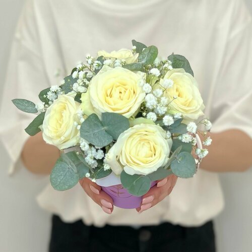 Букет из роз, гипсофилы и Эвкалипта в стакане Жасмин / Букет цветов / Красивый букет цветов / Цветочный букет