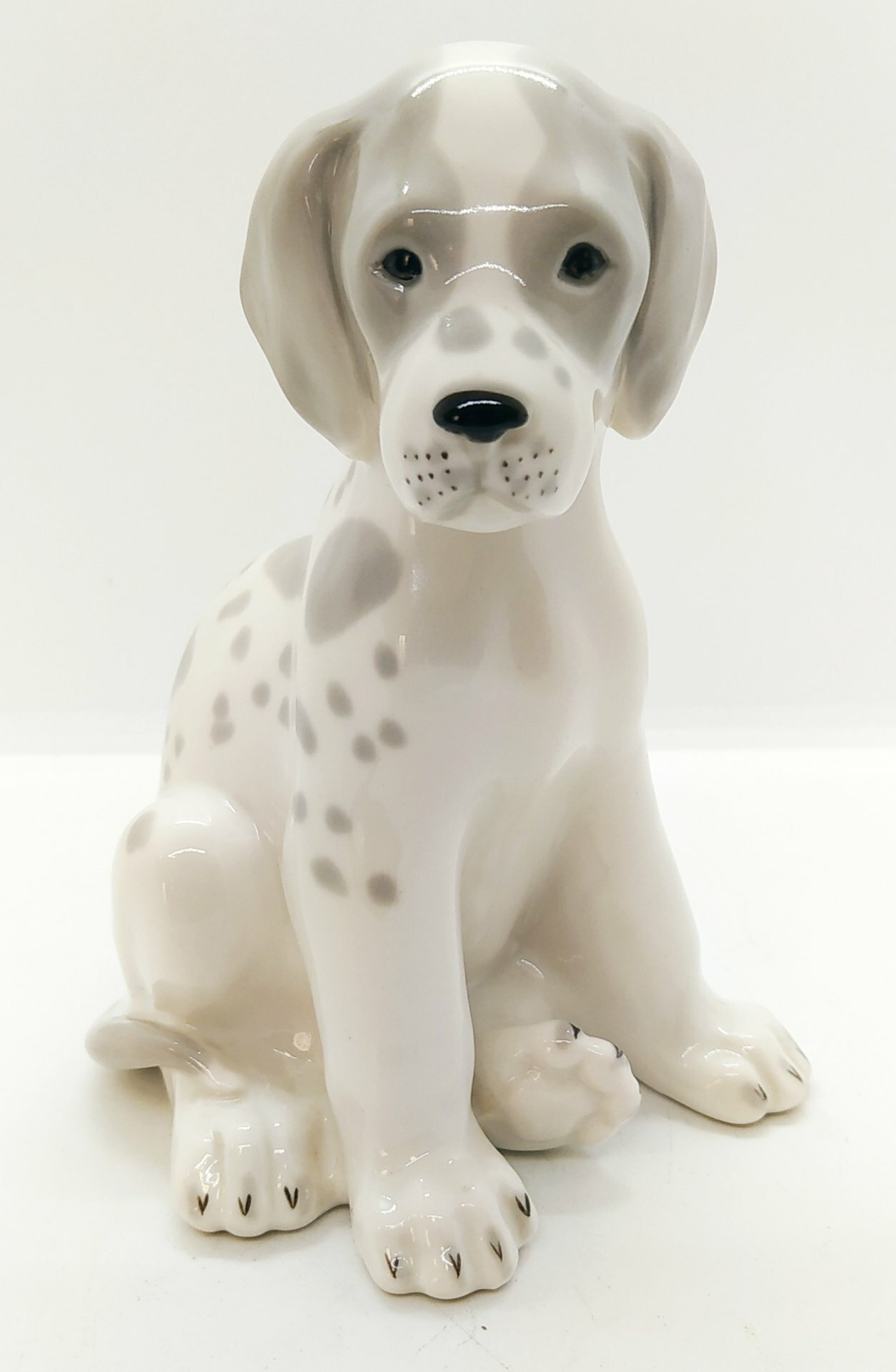 фото Статуэтка "Щенок мраморного дога", скульптор П. П. Веселов, фарфор, роспись