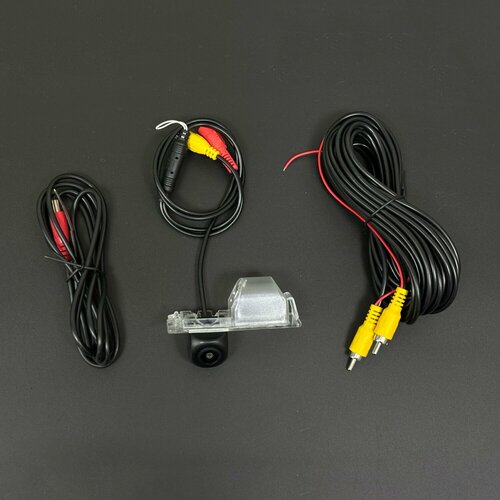 Камера заднего вида для Chevrolet Cruze хэтчбек и Opel Astra J 2000₽